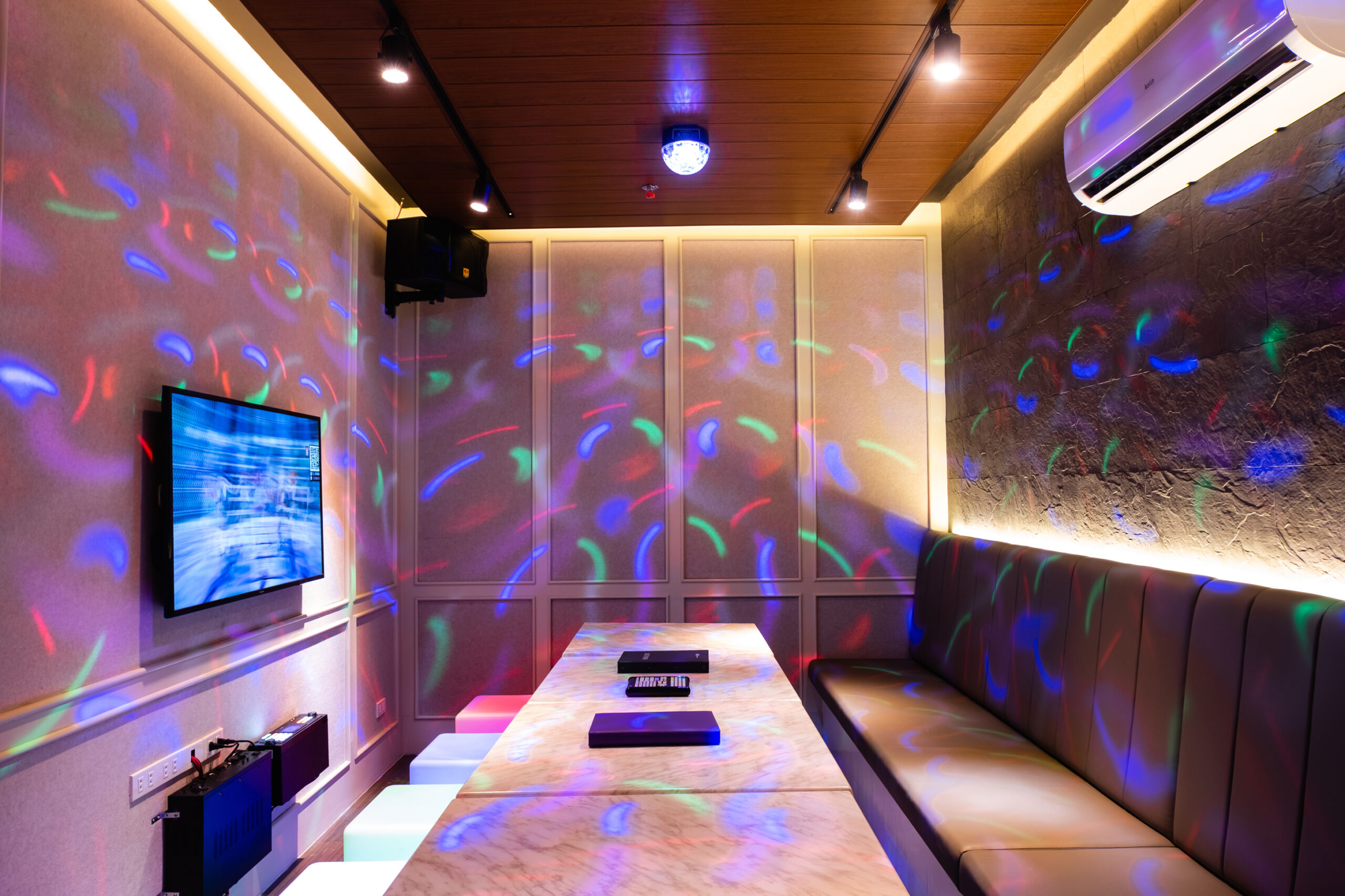 Pocket Room interior